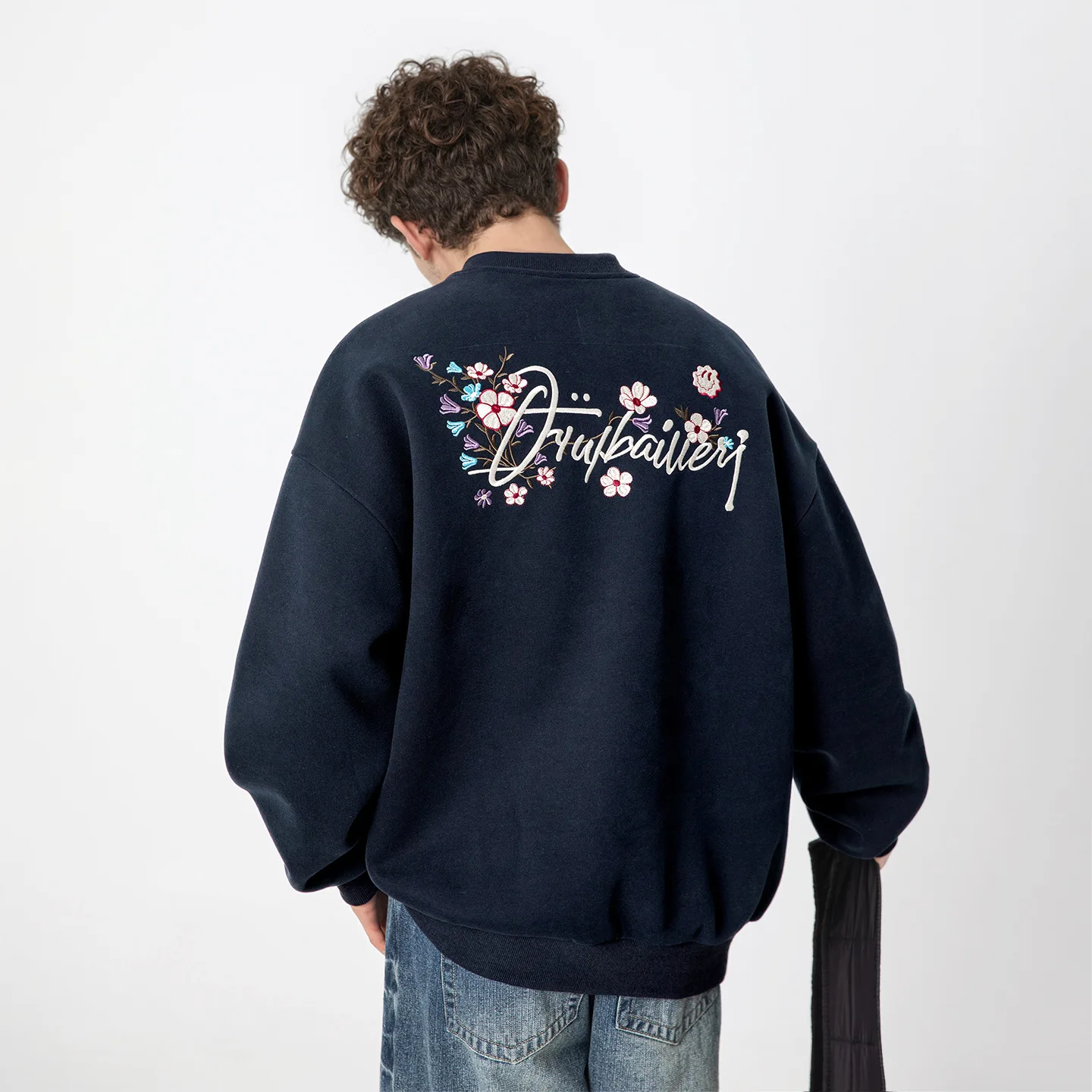 Embroidered Script Men's Sweatshirt, 380GSM Heavyweight Men Crewneck Sweatshirts, Contrast Color Oversized Vintage Pullover Man