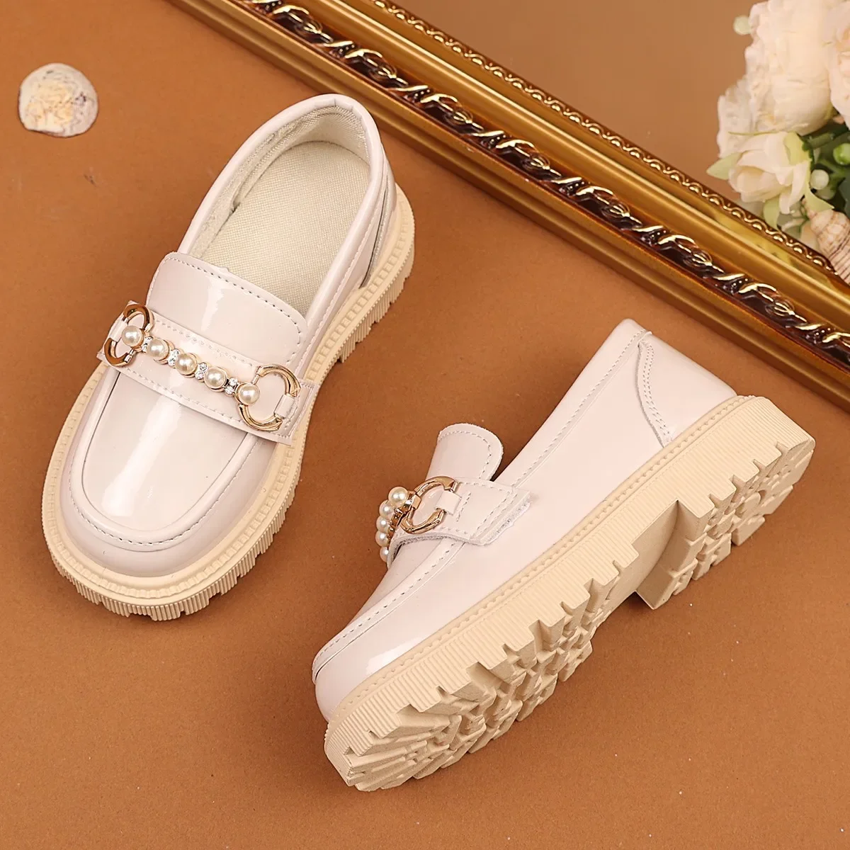 

Kids Casual Flat Shoes Soft Bottom 2025 Spring Autumn Girls Princess Leather Shoes Slip-on Children Performance Shoes Round Toes