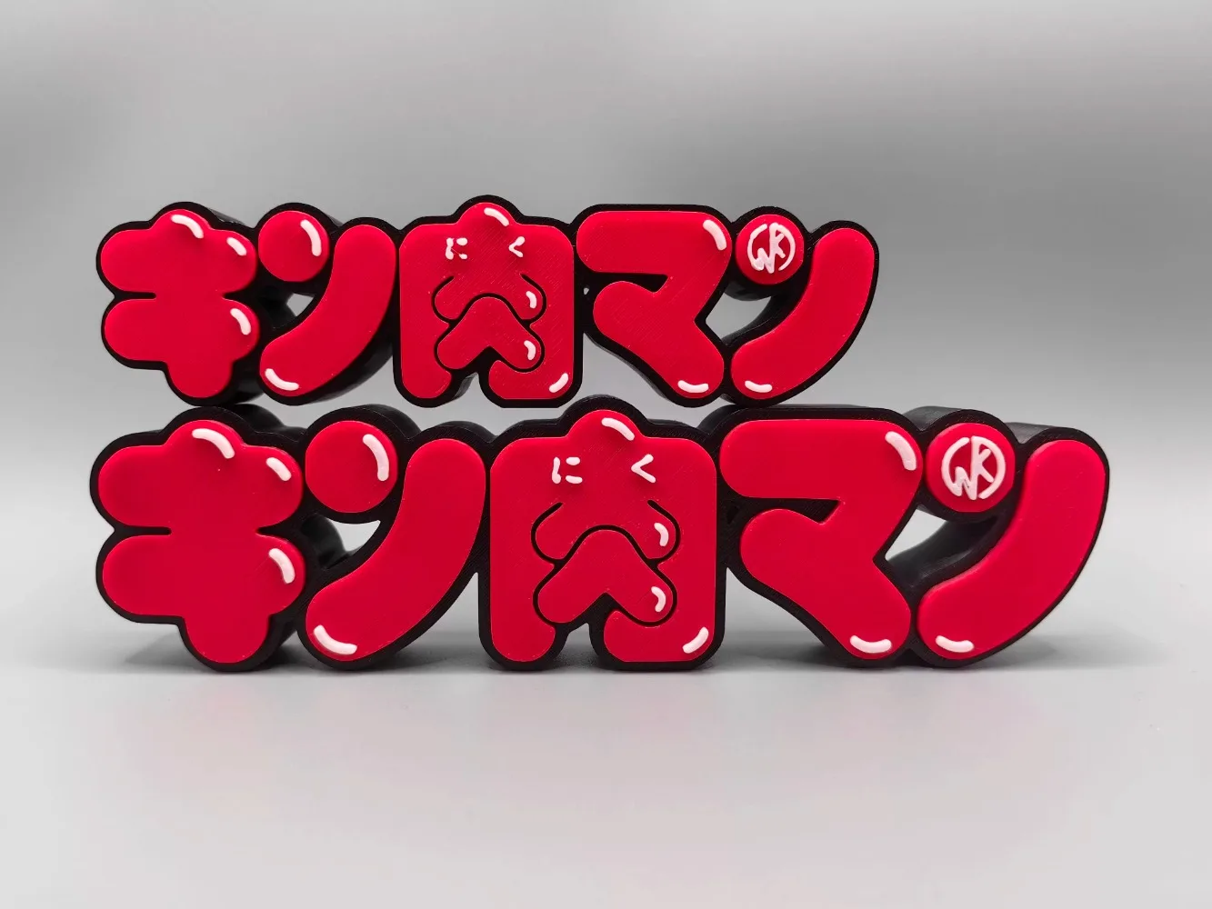 Kinnikuman modelo muñeca 3D placa con nombre Logo soporte muñeca letrero Suguru figura de acción exhibición Cosplay exposición soporte ornamento juguete