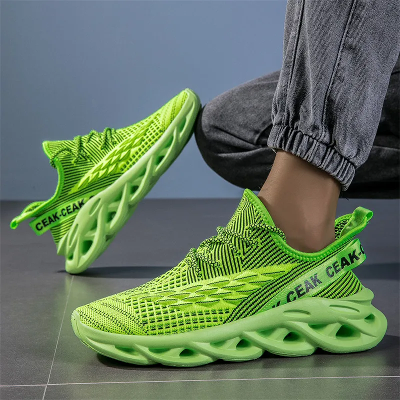 

New Fashion Green Men's Running Shoes Big Size 47 Breathable Blade Shoes Trainers Men Lightweight Sports Shoes Zapatillas Hombre