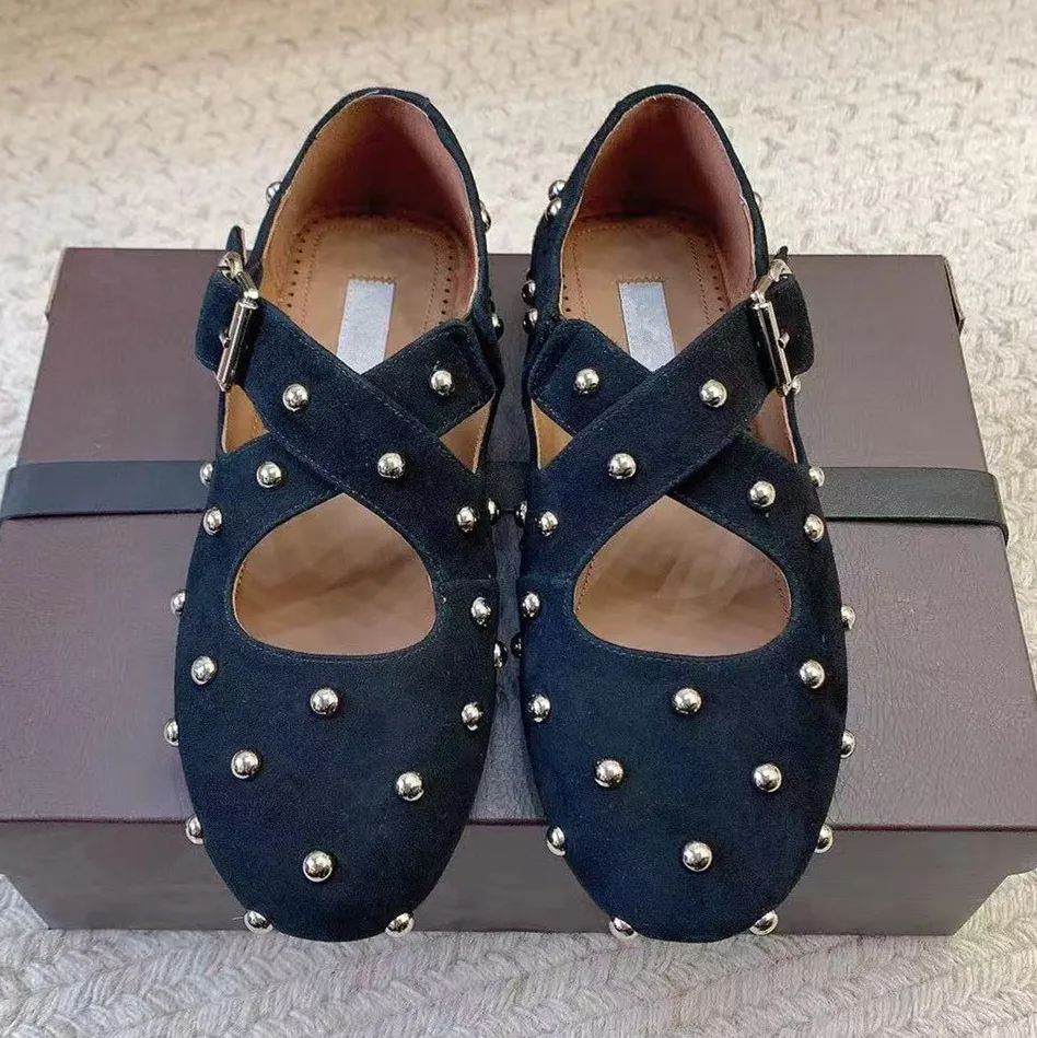 Retro black studded ballet shoes with round toe, shallow mouth, Mary Jane flat bottomed versatile single shoe
