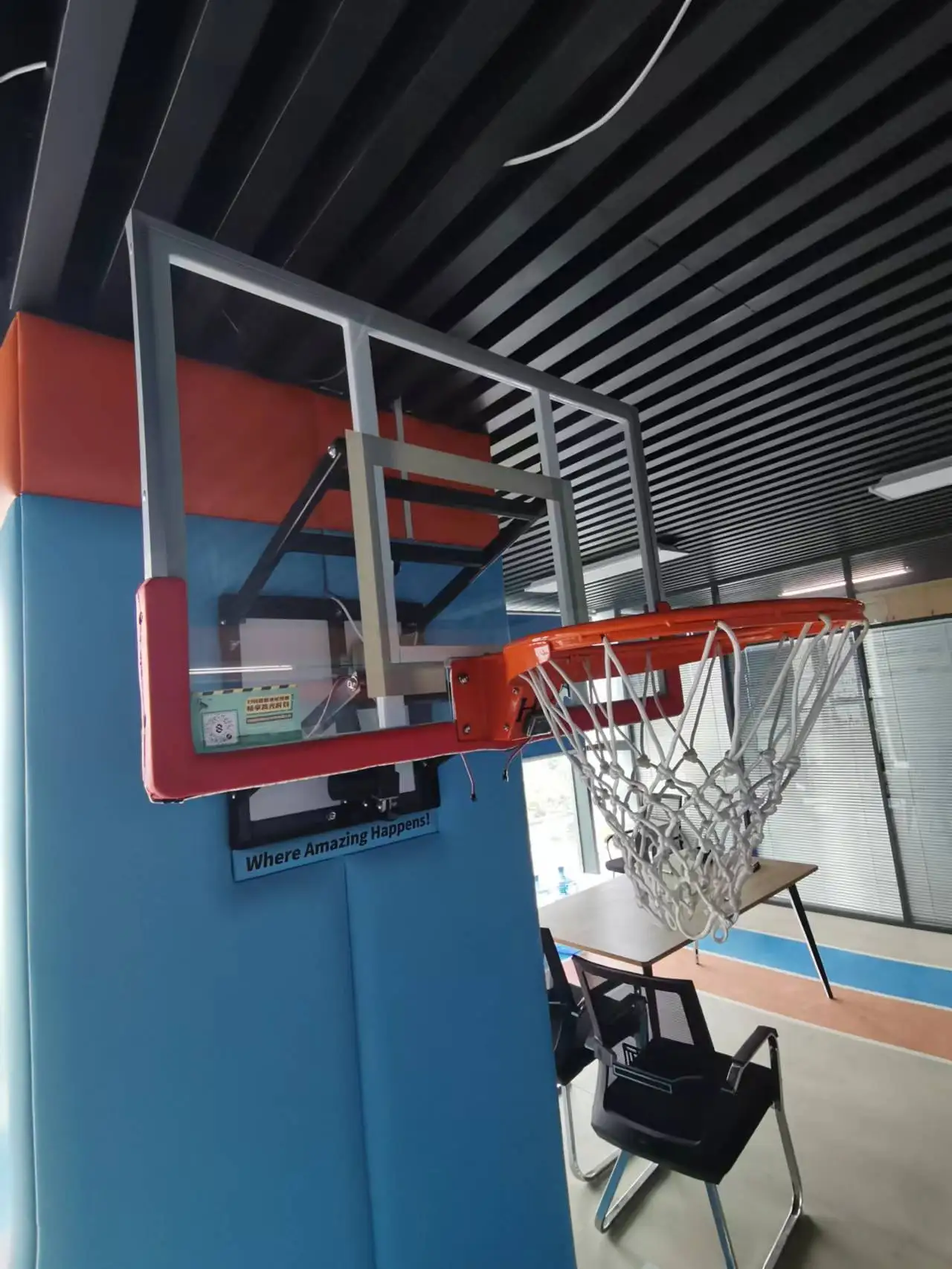 高品質屋内バスケットボールスタンド、電動高さ調整可能壁掛けバスケットボールスタンド（バスケットボールジム用）