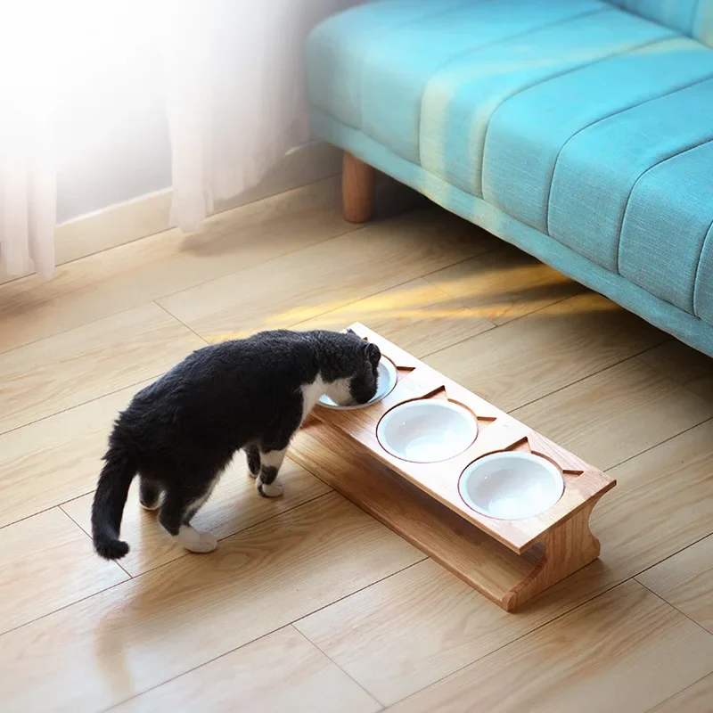 Pet Cat Dog Ceramic Three-Bowl Set: Oblique Solid Wood Dining Table Simple & Stylish Atmosphere Fashionable Cat Supplies.