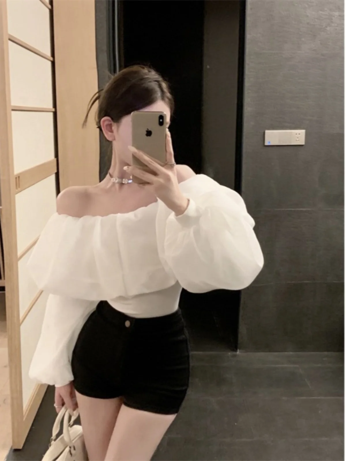 

Белая женская блузка с одним рукавом и рукавом-фонариком, приталенная, весенняя, модная, премиум-класса, с коротким рукавом