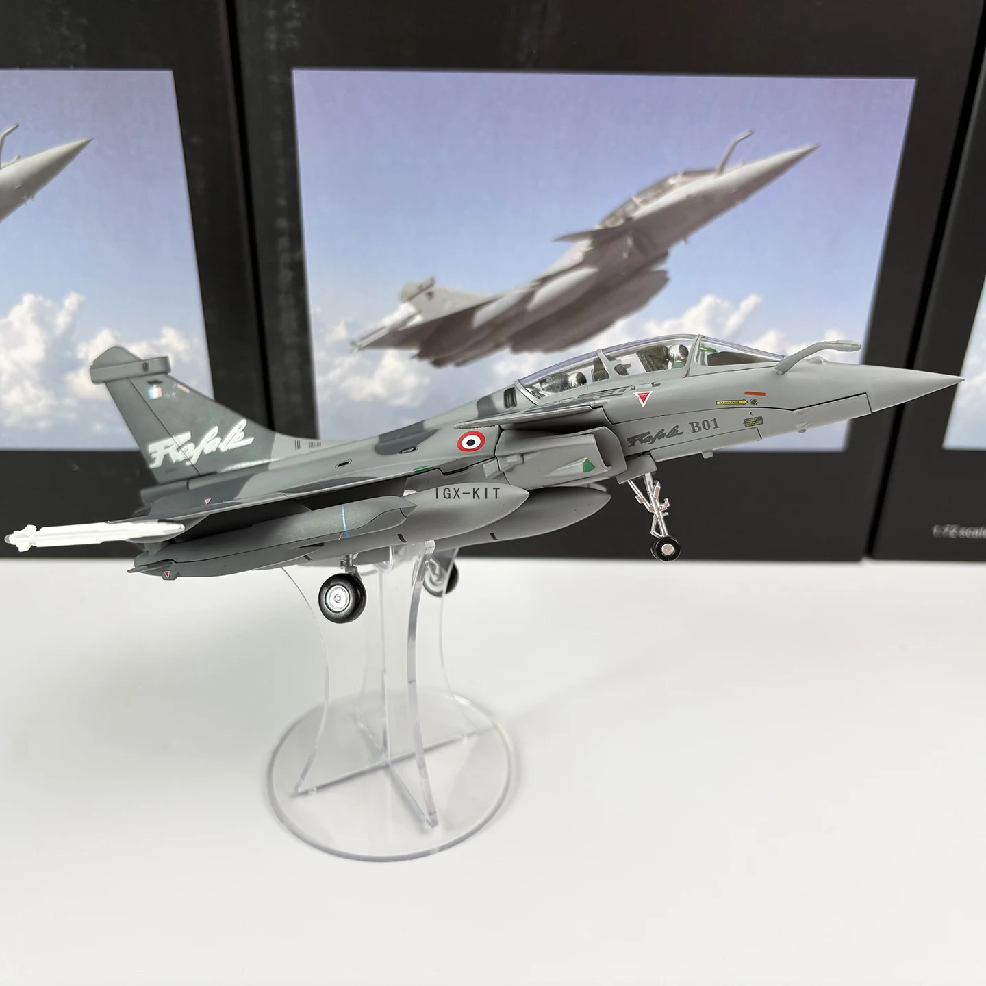 1/72 Scale French Air Force Rafale Fighter Jet Camouflage Diecast Finished Military Plane Model Collection Ornament Gift view 5