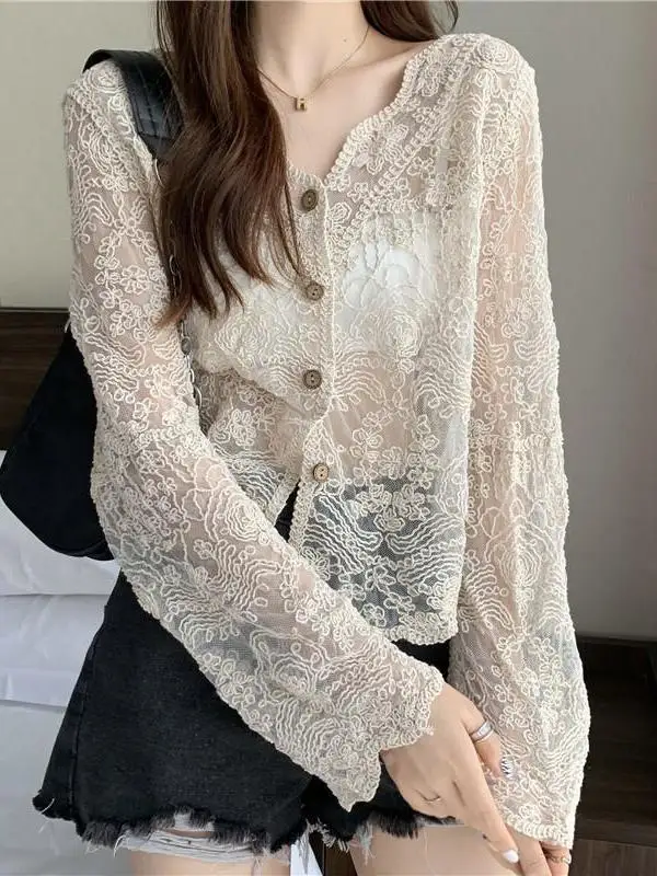 2024 Summer New Western style V-neck Hook Flower Hollow Lace Lace Ladies French Long sleeved Loose Sun Protection Clothes 7KBS