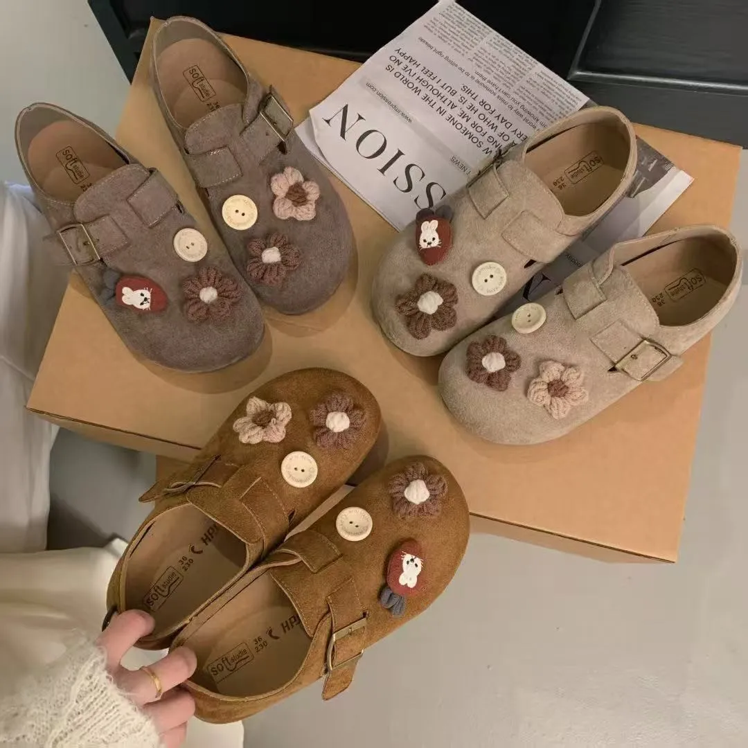 In 2026, the new all-inclusive women's shoes with soft soles and one foot pedal are cute cartoon shoes.
