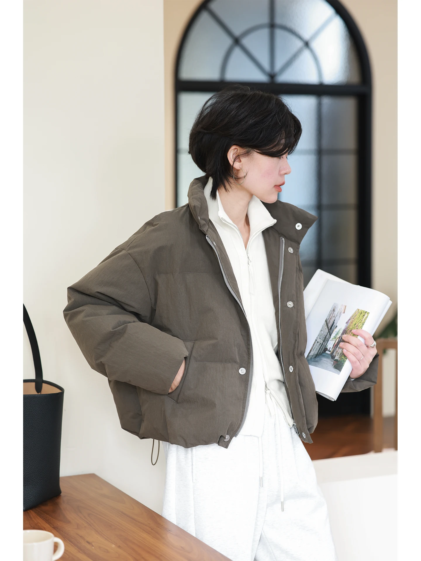 เสื้อโค้ทผ้าฝ้ายคอตั้งแบบเรียบง่ายสำหรับผู้หญิง รุ่นใหม่สำหรับฤดูหนาว ขนาดเล็ก สีขาว 90 ชิ้น