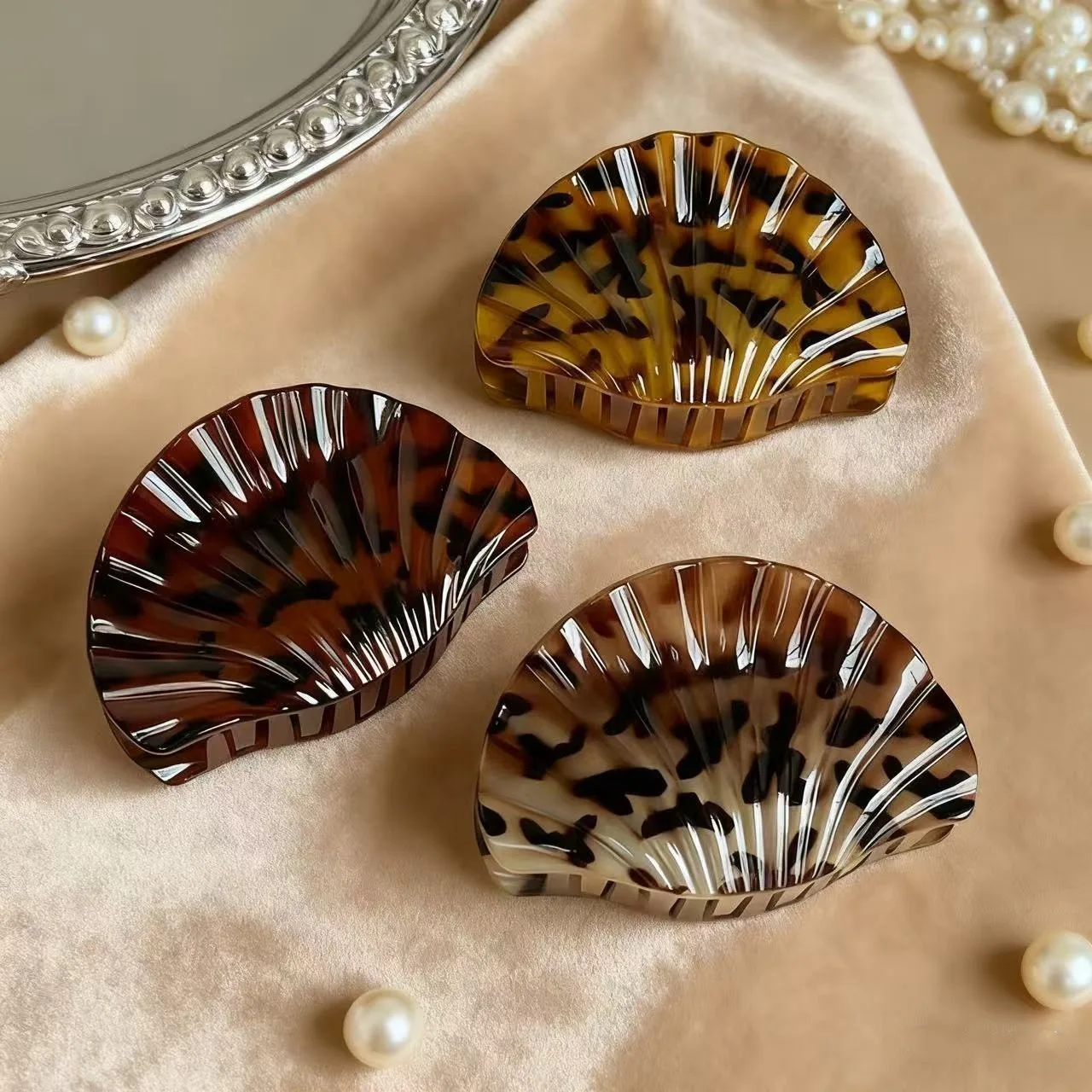 Hair Claw Clip Leopard Shell Resin Medium Strong Grip Women New Trendy Daily Party Travel Hair Accessory Lightweight Chic