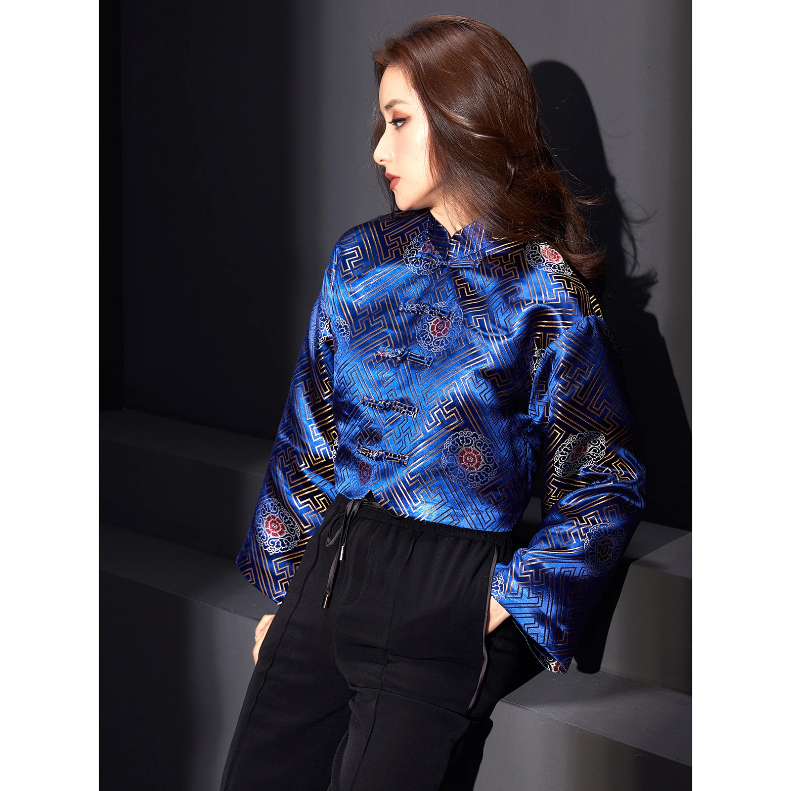 

Новинка 2024: Женский топ в китайском стиле, свободного кроя, визуально стройнящий, винтажный, модный, оригинальный дизайн