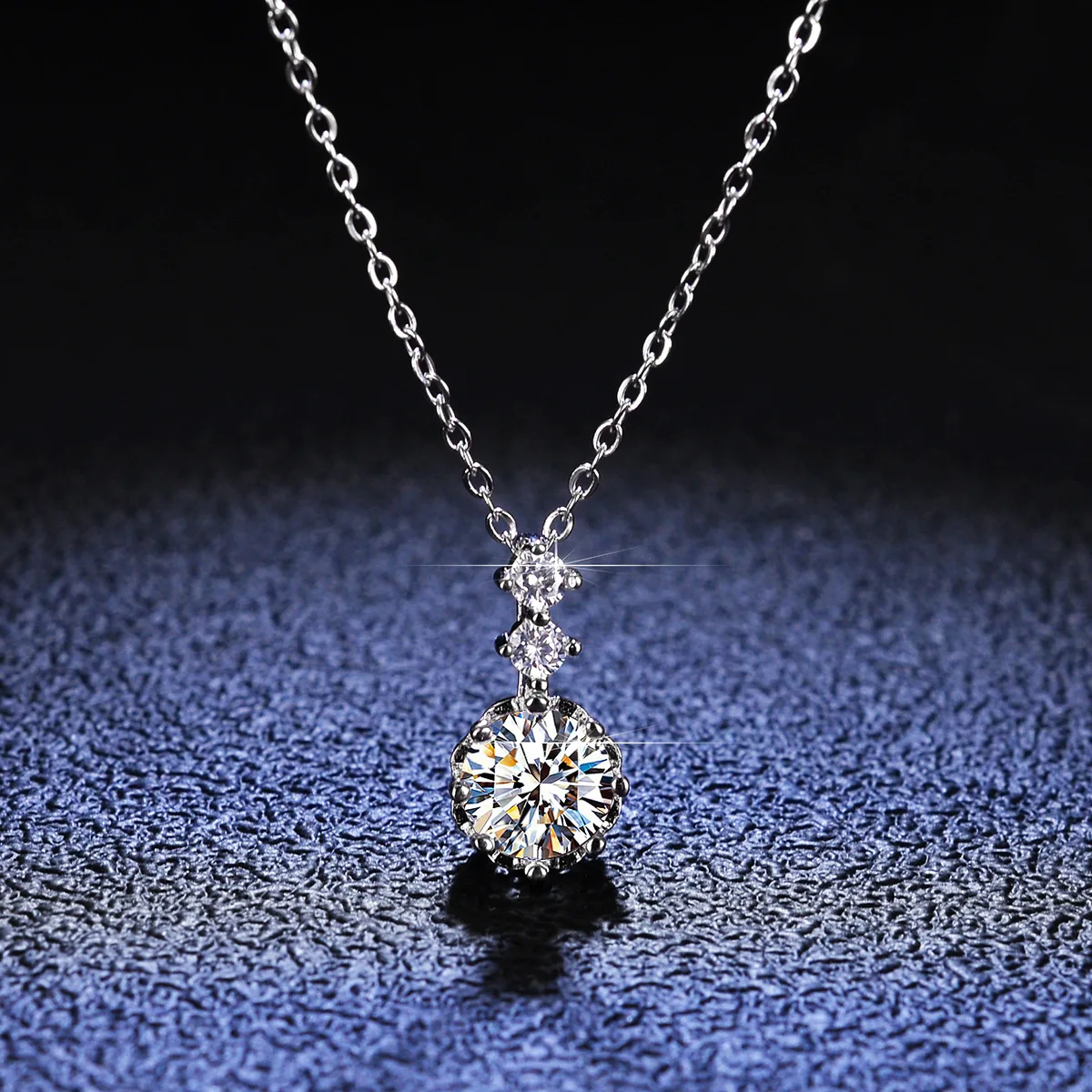 Lumira Platinum PT950 1 Carat Moissanite Diamond Necklace Pendant for Women, Fashion Classic Snowflake Clavicle Chain Jewelry