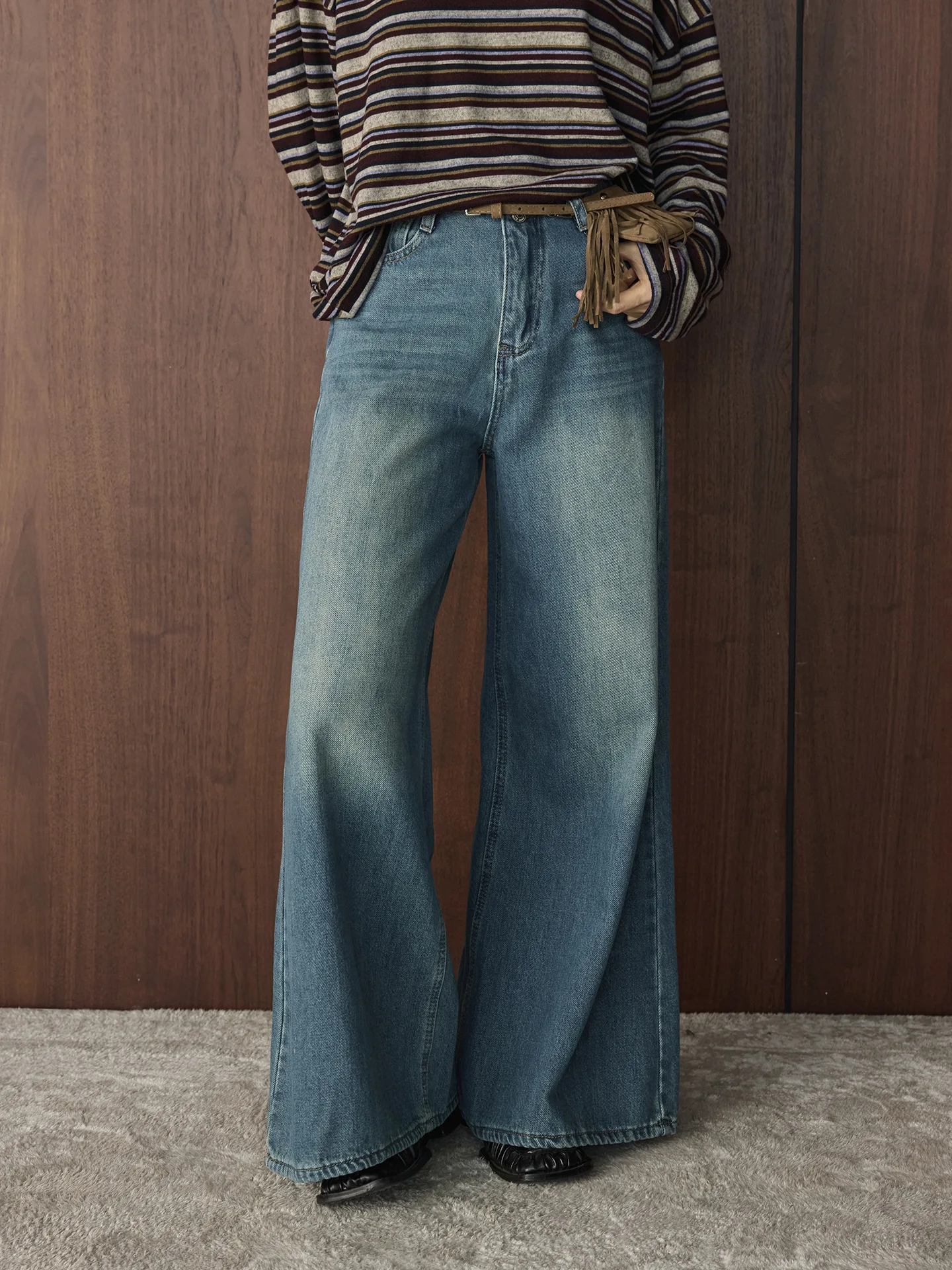 

Winter New Korean Retro Fashionable distressed washed denim with belt, loose micro flared pants for women