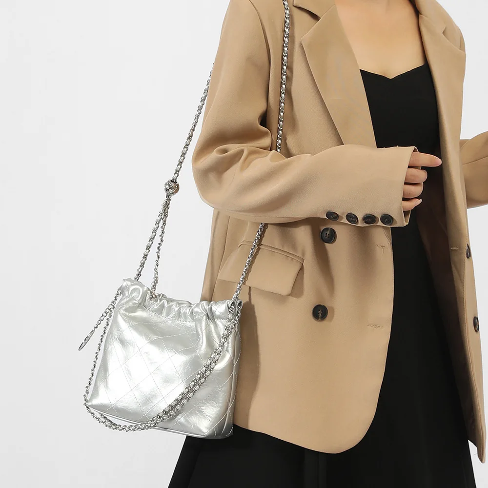 

High-end 2024 Summer New Single-shoulder Underarm Bag Fashionable And Versatile Diamond Chain Crossbody Commuter Bucket Bag