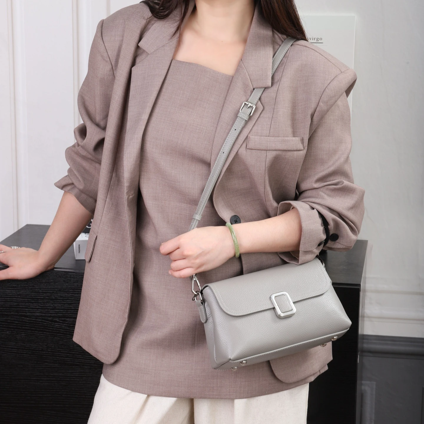 

Women's 2025 Soft Leather Crossbody Bag - Spacious Solid Color Shoulder Purse
