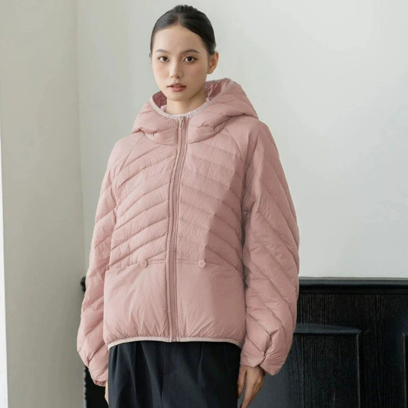Schinteon Jaket Bulu Angsa Putih Wanita Pakaian Luar Musim Gugur Musim Dingin Ukuran Besar Longgar Kasual dengan Tudung Mantel Gaya Korea 2025 Baru
