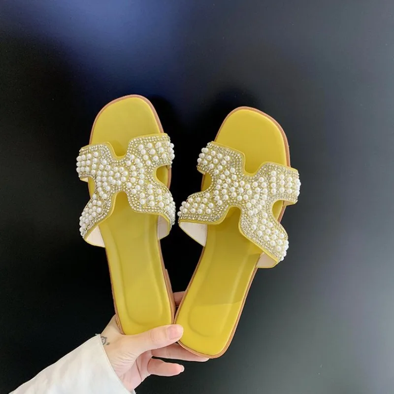 Women Slippers Summer New Fashion Pearl Rhinestone Non Slip Wear Resistant Casual Outer Wear Beach Slippers for Women