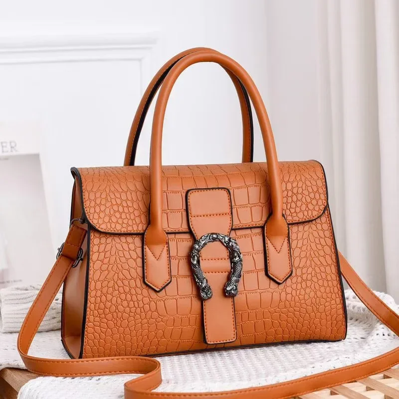 

Elegant Ladies Handbag Fashionable Large Size Shoulder Bag with Internal Zipper Pocket Polyester Lining PU Leather Material