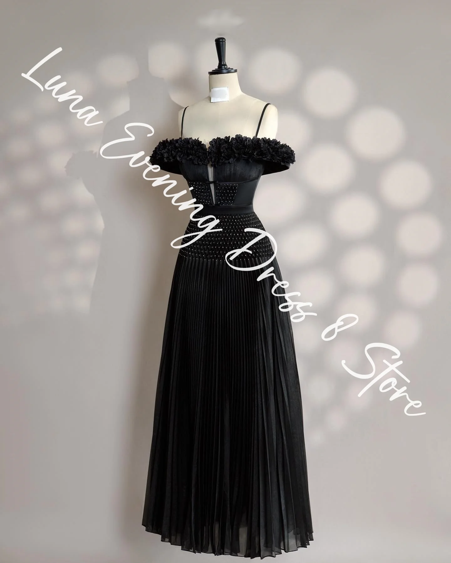 Customized Graceful Chiffon A-Line Spaghetti Straps Appliques and Crystal Evening Dresses Scalloped Black Bespoke Occasion Gowns image 3