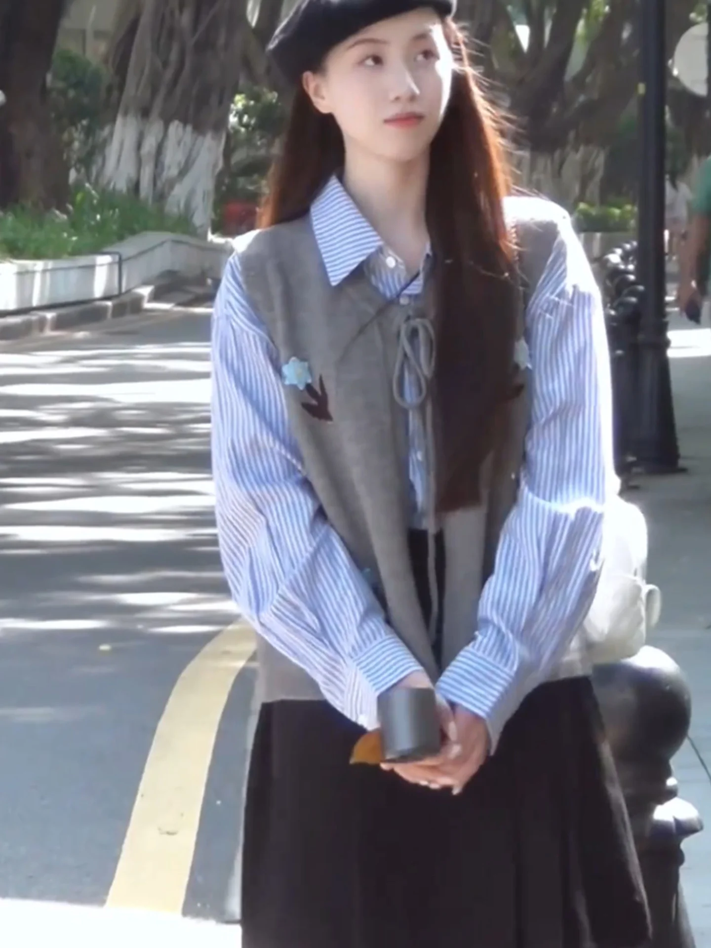 سترة محبوكة على شكل زهرة مطرزة بحزام سترة للتنقل بطبقات علوية لطيفة بدون أكمام نقية على الإنترنت S 25-29 سنة