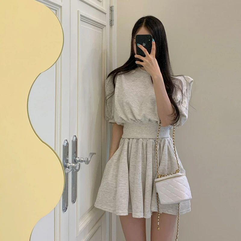 

Women Elegant 2 Piece Set Chic Zipper Belt Decoration Solid Sleeveless Slim Vest Top Woman Mini Pleated Skirt Shorts Streetwear