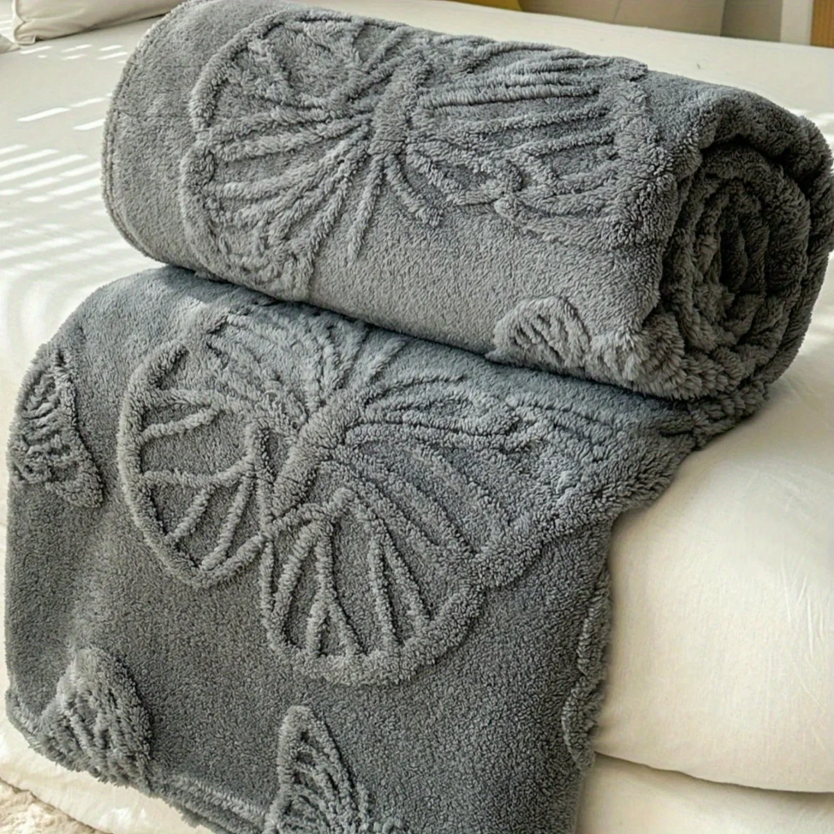 1pc Minimalist Butterfly Jacquard Faux Long Plush Lamb Wool Blanket, Soft And Warm, Can Be Used As Bedspread Or Shawl