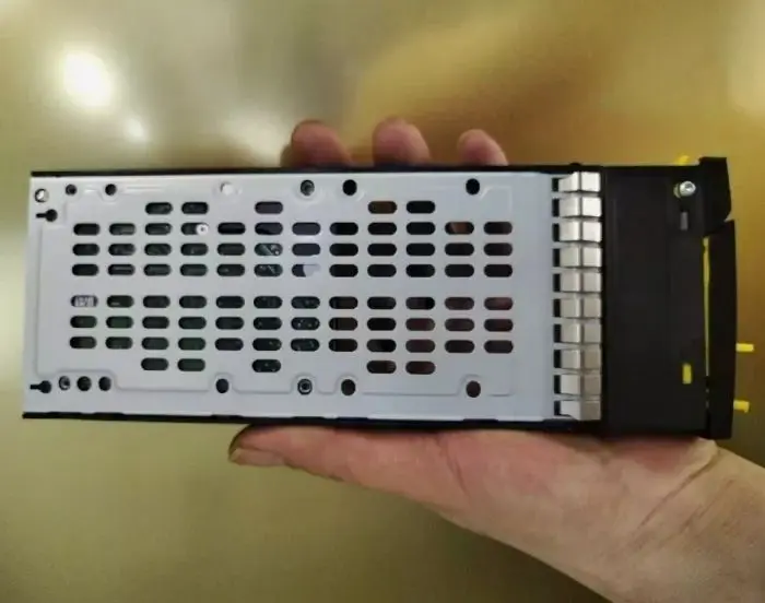 

For 3PAR K2P94B 840460-001 810760-001 P03799 P20077 1.8T 2.5 10K SAS hard drive