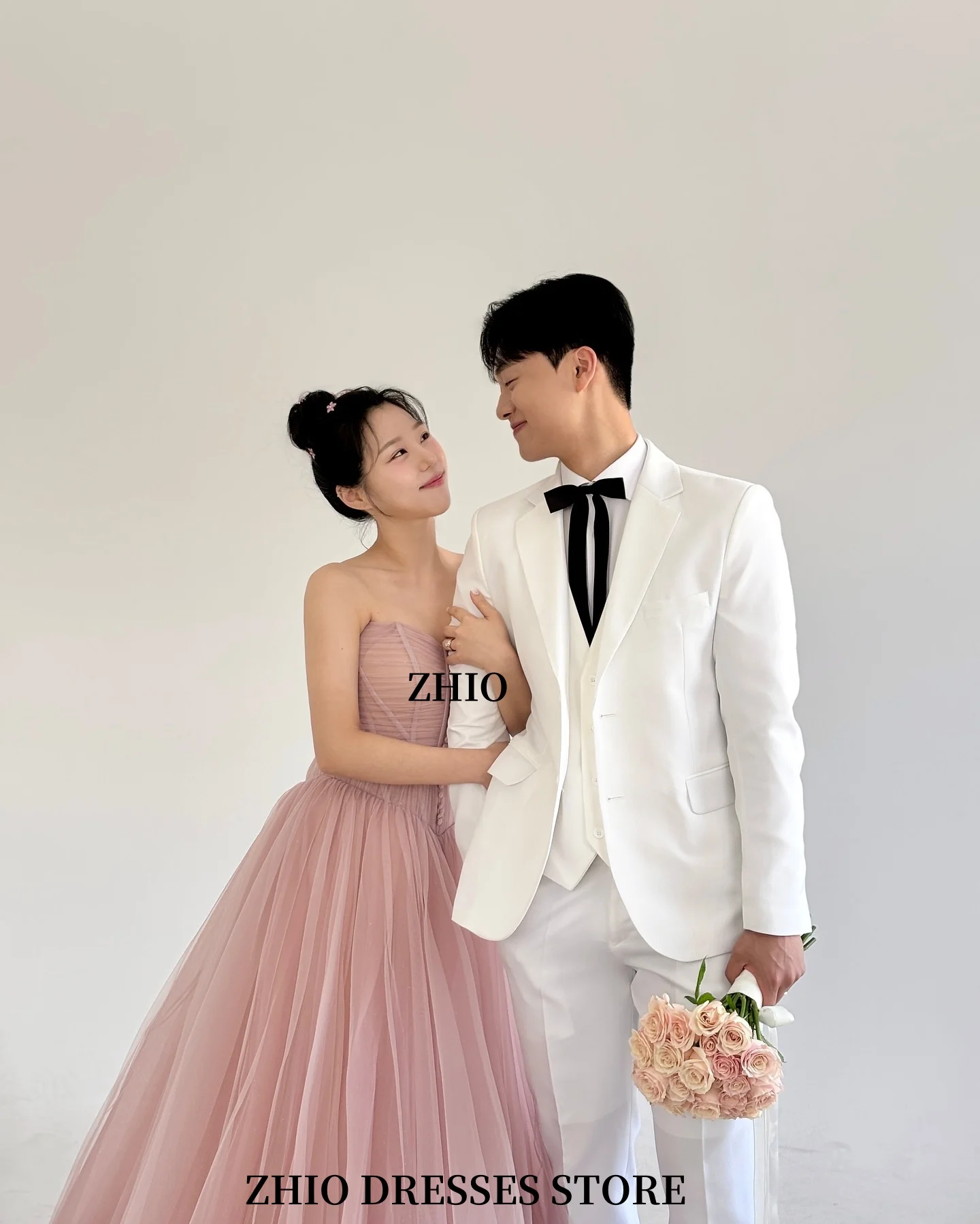 ZHIO Stunning Korean Pink Couple Wedding Photo Shoot A Soft Tulle Sleeveless Button Bridal Dress Customized 한국 웨딩 드레스