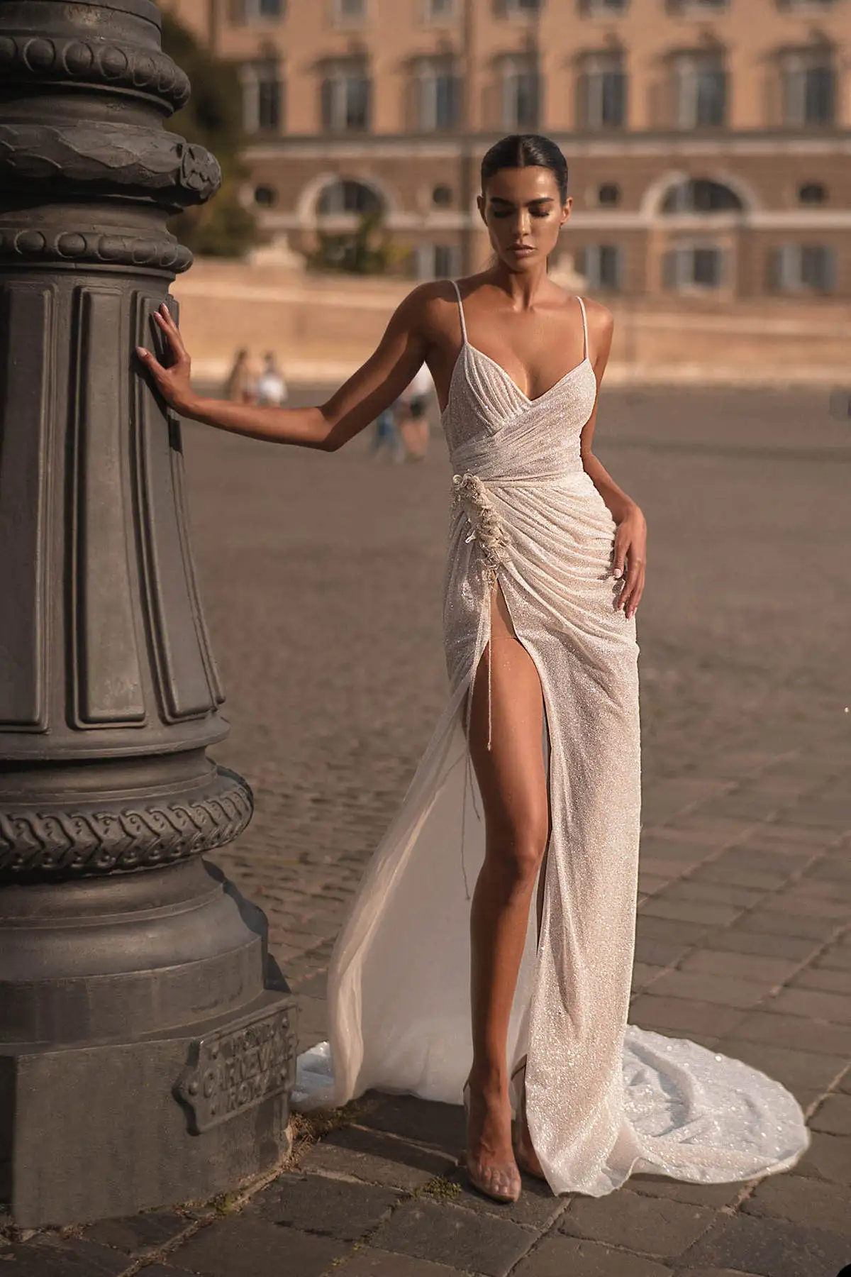 New Design Sheath Wedding Dresses Side Slit Spaghetti Strap Backless Bridal Gown Sweep Train Vestido De Noiva Customized