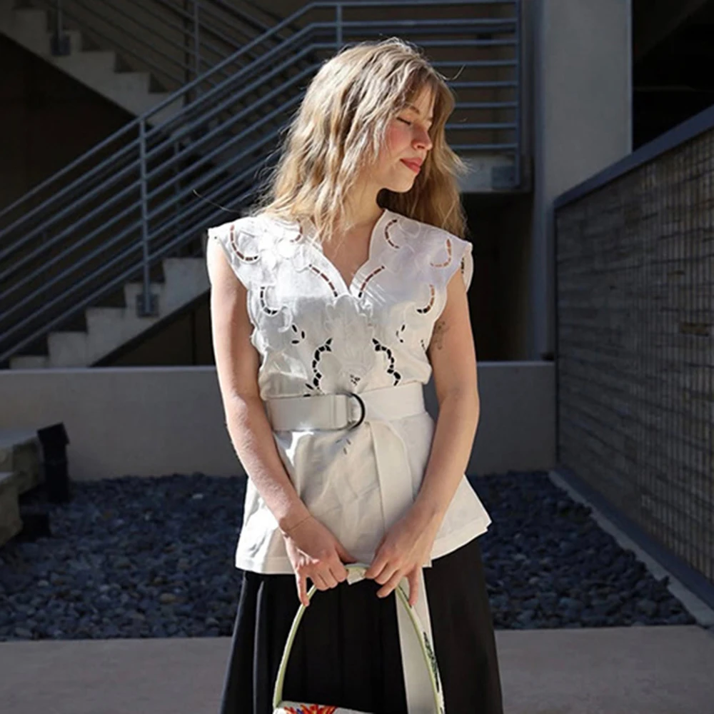 

Hollow Out Embroidery Blouse Women Summer Cotton Sleeveless Designer Chic Vintage Shirts Tops Sweet Elegant Short Blouses 2026