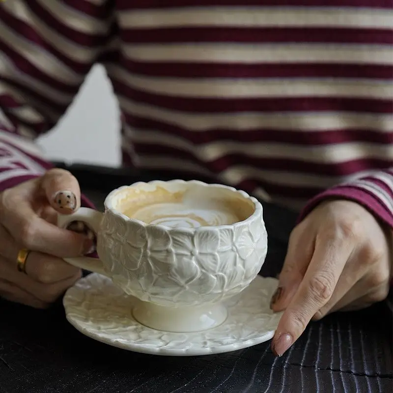 European-style Palace Ceramic Coffee Cup and Saucer Vintage Relief Breakfast Milk Mug English Afternoon Tea Flower Tea Cup Gift