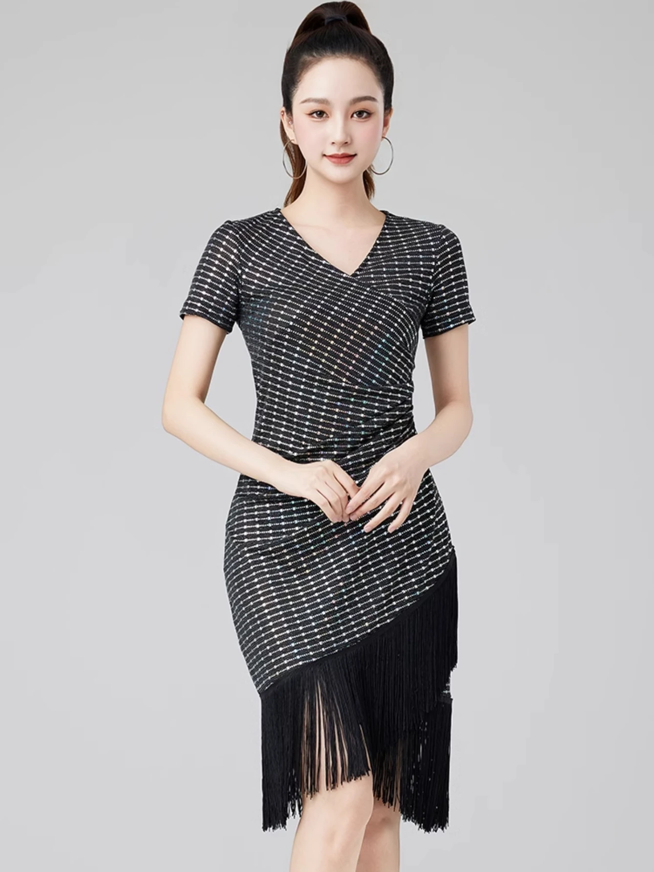 

Новое летнее танцевальное платье с бахромой и пайетками для латиноамериканских танцев, с V-образным вырезом, короткими рукавами, для самбы, вечеринок и выступлений