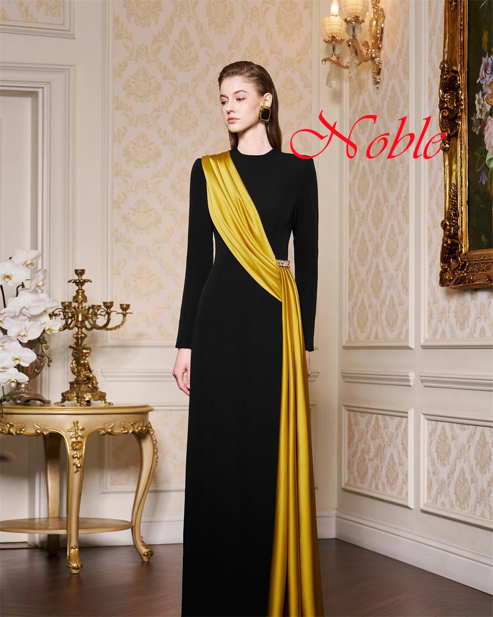맞춤형 클래식 블랙 저지 이브닝 드레스 섬세한 크루 넥 긴 소매 지퍼 백 대비 색상 특별 행사 가운