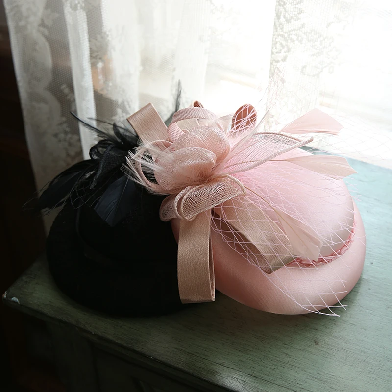 Frauen Chic Kopfschmuck Cocktail Hochzeits feier Kirche Kopf bedeckung Kentucky Kopf bedeckung Feder Haar Zubehör Schleier Fascinator Hut