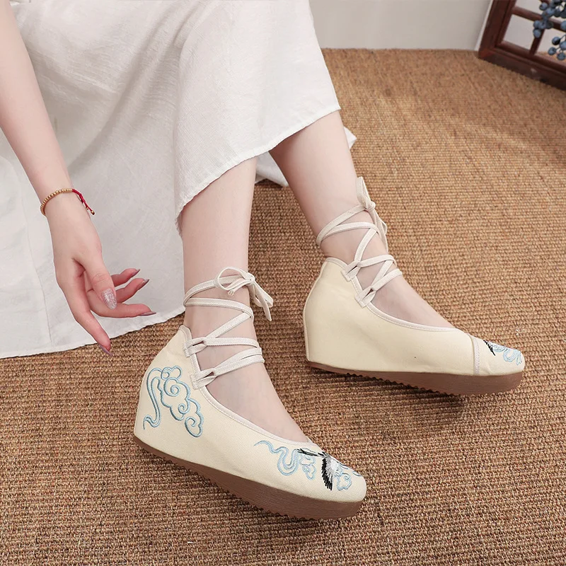 Off White Crane Embroidery Hanfu Shoes with Ancient Style for Women