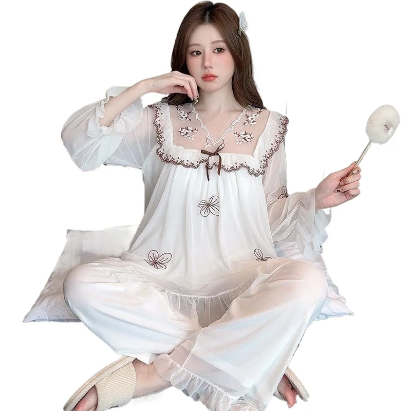 Women's Spring  Autumn Long-sleeved Thin Simple Sexy Loose V-neck Princess Style  Lounge New Lace Sweet Pajamas with Chest Pads