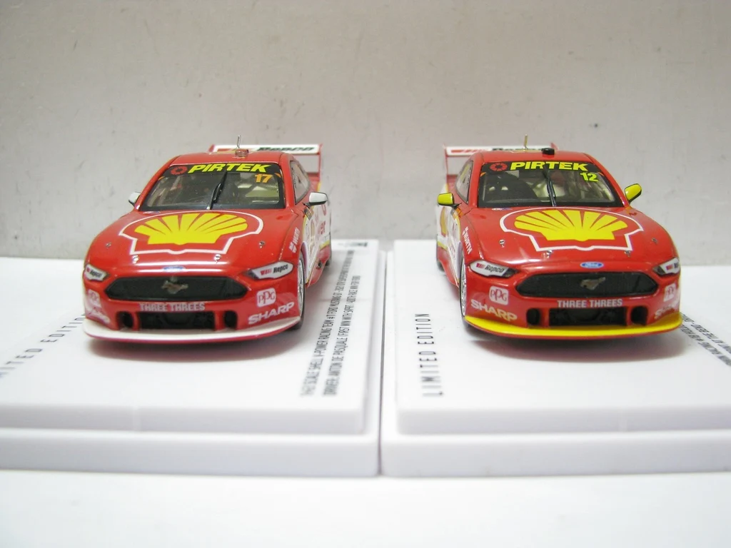 Equipo de carreras de Ford Mustang GT Shell V-POWER AUTÉNTICO a escala 1:43 fundido a presión # 12/ # 17 2 Taiwán aleación coche modelo coleccionable juguete para regalo