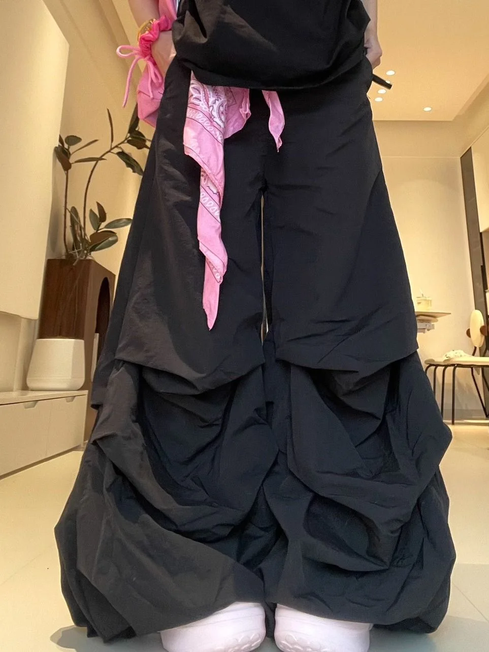 

Брюки-парашюты женские регулируемые зимние на флисовой подкладке широкий крой Highstreet большие брюки-карго на открытом воздухе уютные ветрозащитные минималистичные Y2K