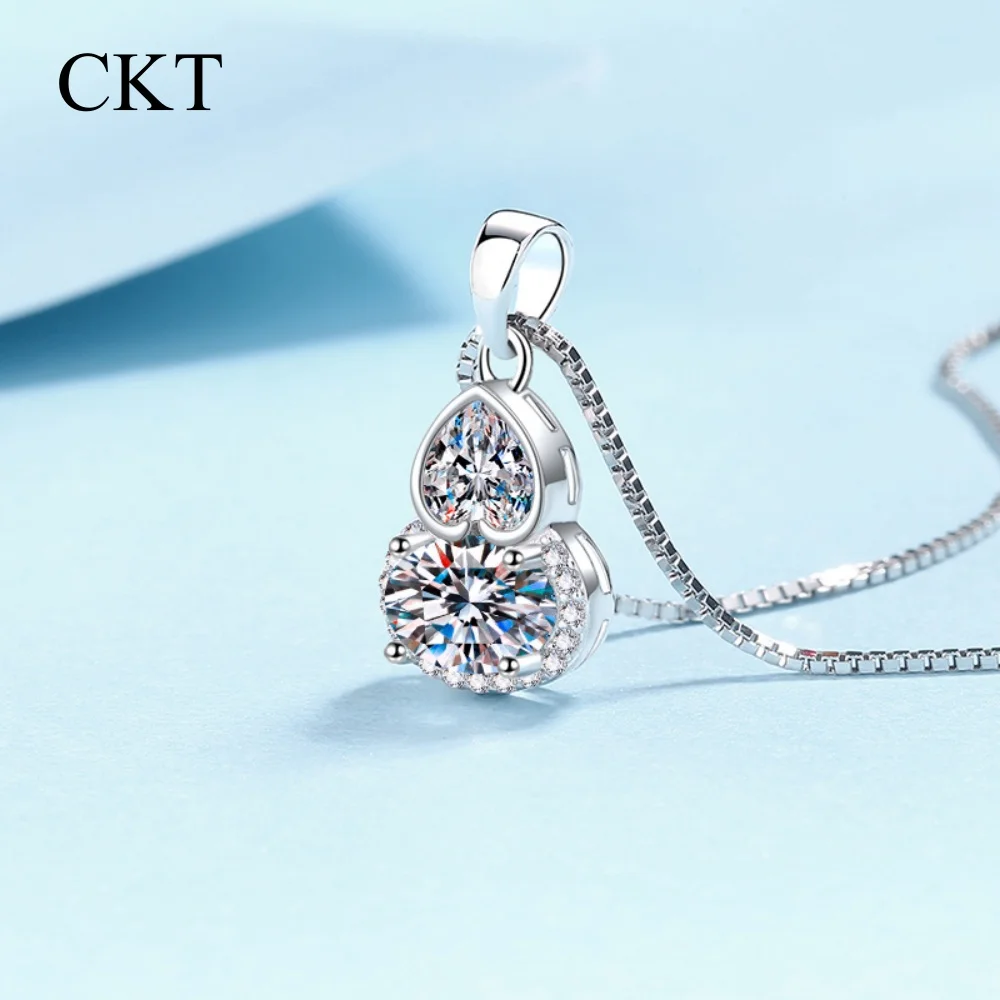 

CKT 18K White Gold 1.5 Carat Moissanite Necklace Gourd Love Platinum Pt950 Pendant Simple Ins Style Holiday Gift Fine Jewelry