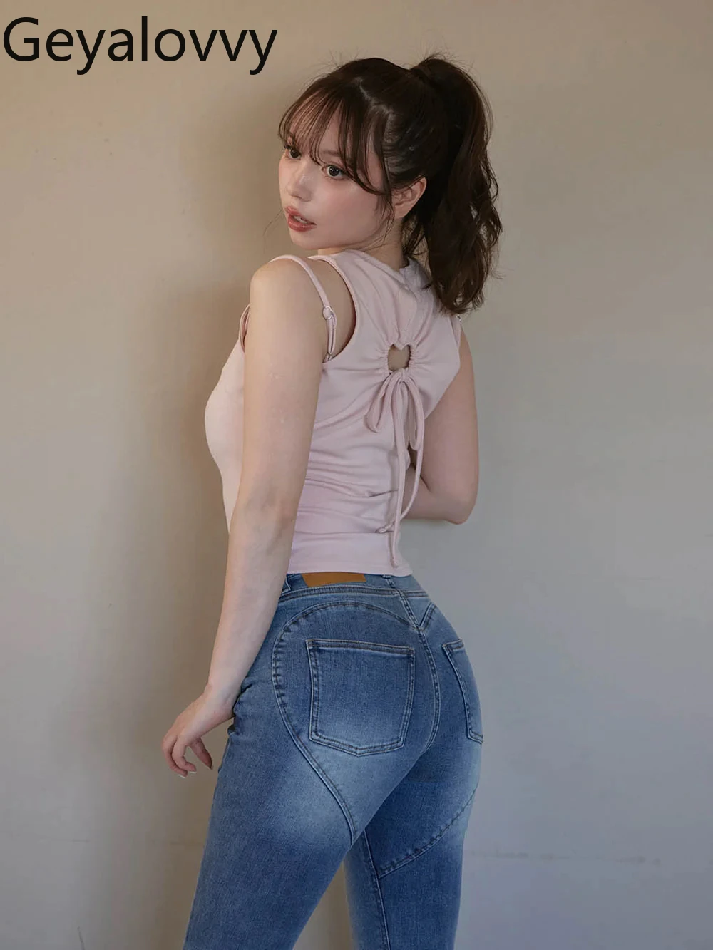 

2025 New Japanese Style Sweet and Cute Bow Tie Slim Crew Neck Sleeveless Vest Casual Fashion Women's Top Summer Tank Top