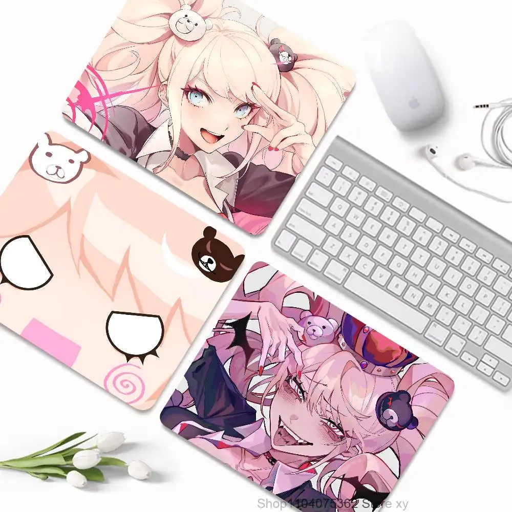 Коврик для мыши Danganronpa Junko Enoshima в стиле аниме, маленький, с прошитыми краями, для геймеров, прямоугольный, с противоскользящим резиновым основанием.