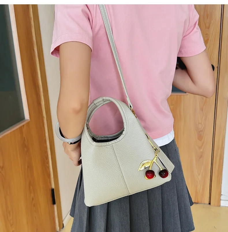 

‌ Модная плетеная сумка-тоут 2026 года – Вместительная сумка через плечо/на плечо с винтажной текстурой, прочная и стильная, для шопинга/повседневного использования