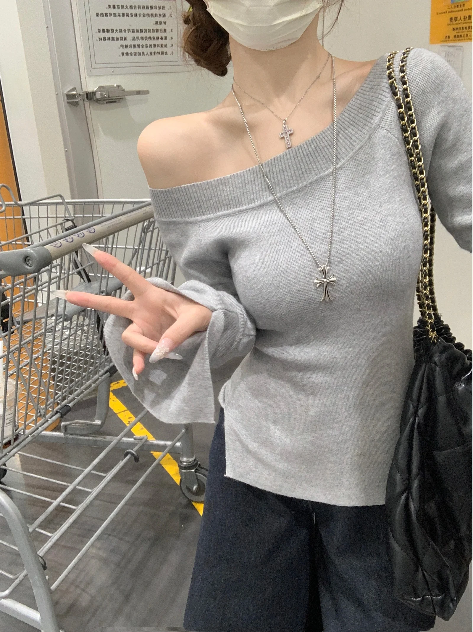 ay Knitted oulder Bared ort T irt Women's Winter Design Chic Sweet And Spicy Girl Base irt Knitwear for Daily Use