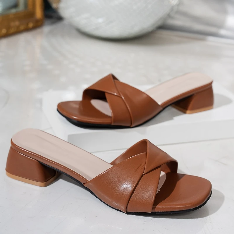 2025-verao-nova-moda-dedo-do-pe-aberto-cor-solida-superficie-de-couro-simples-versatil-doce-cor-grandes-chinelos-sapatos-de-salto-quadrado-feminino