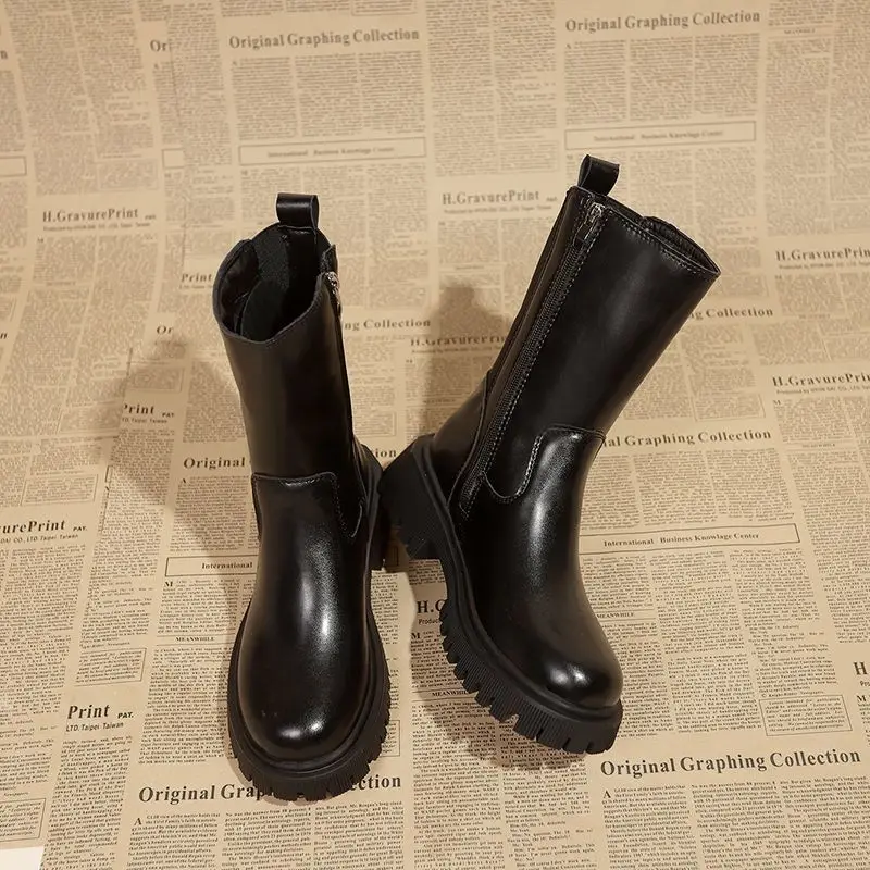 

The 2025 new winter fashion trend, durable and height-increasing women's boots, high-end chimney boots with thick soles