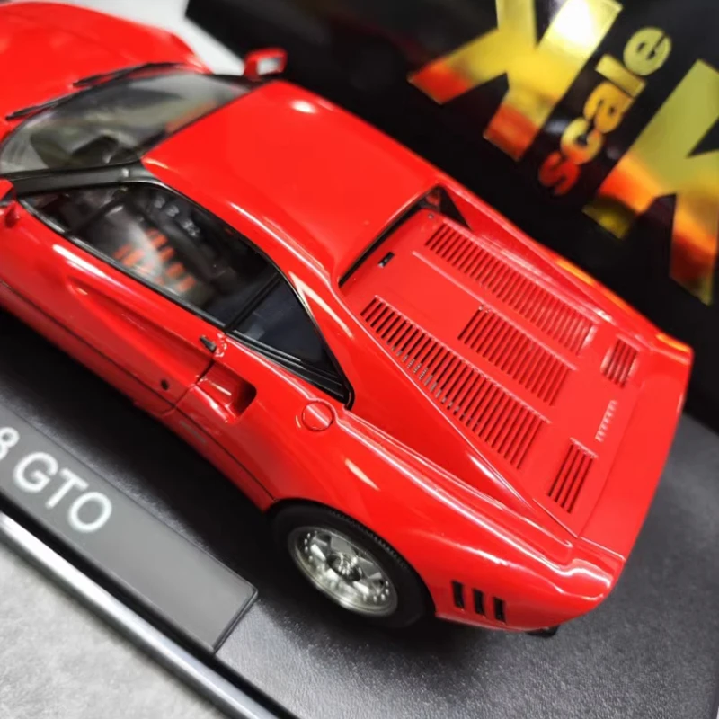 Diecast in scala 1:18 1984 288 GTO Supercar Modello da corsa in lega rossa Finito Simulazione Collezione Decorazione Regalo Giocattolo Display