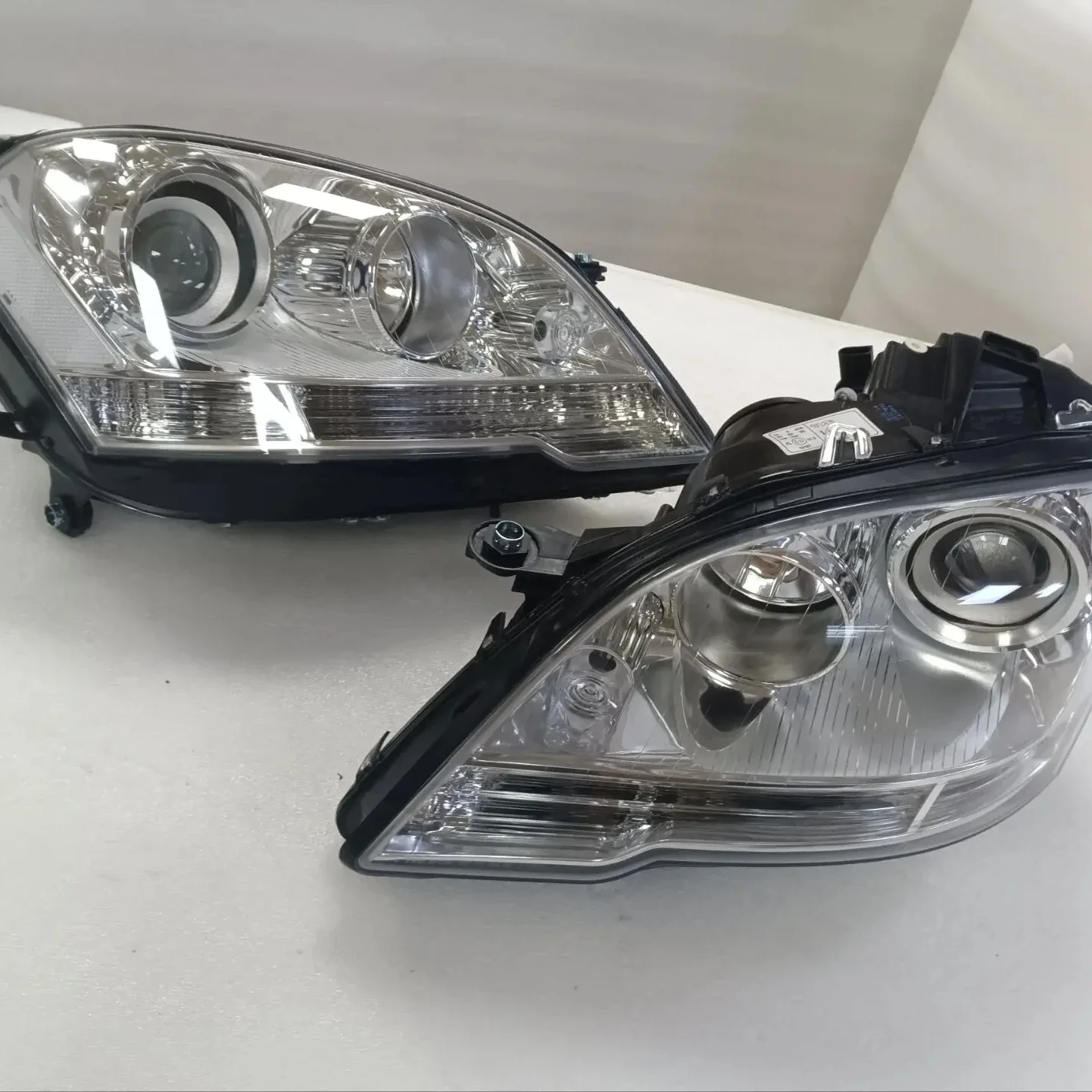 On Sale For Mercedes-Benz W164 ML280 ML320 ML350 Head Light 2009-2011 Year Chrome Housing Silver TYC