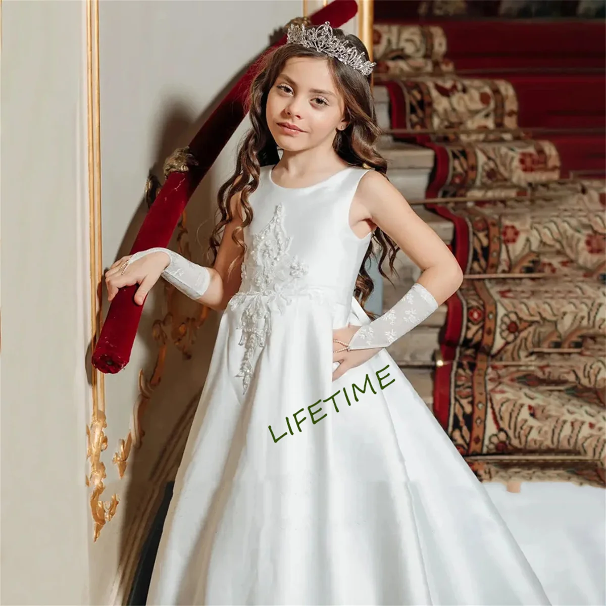 Princess White Satin A-Line Flower Girl Dresses For Wedding 2023 Simple Appliques Sleeveless Birthday Party First Communion Gown