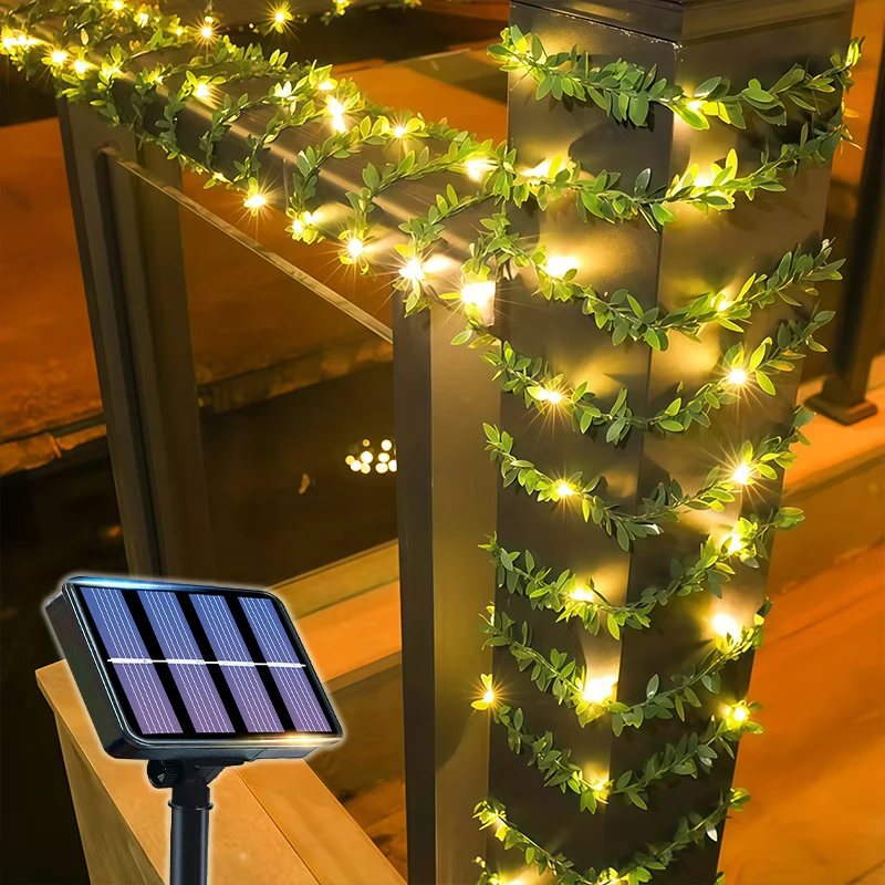 Grüne Lichterkette mit 50/100 LEDs und solarbetriebenen künstlichen Efeublättern mit 8 Modi für die Weihnachtsdekoration von Gartenhochzeiten