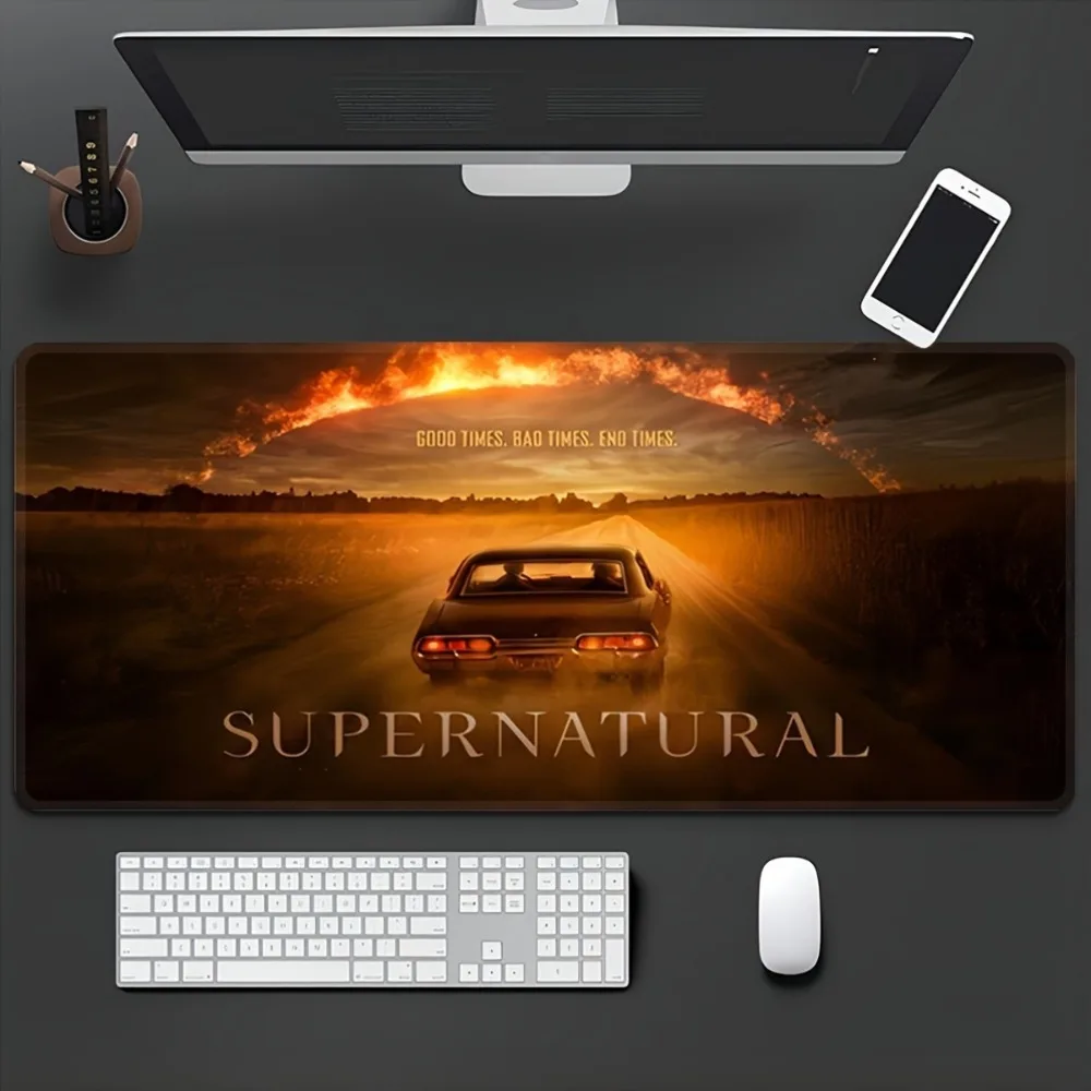 Retro Car Sunset Chase Gaming Mouse Pad - XXL Large Desk Mat with Stitched Edges, Non-Slip Rubber PC Gamer Gift