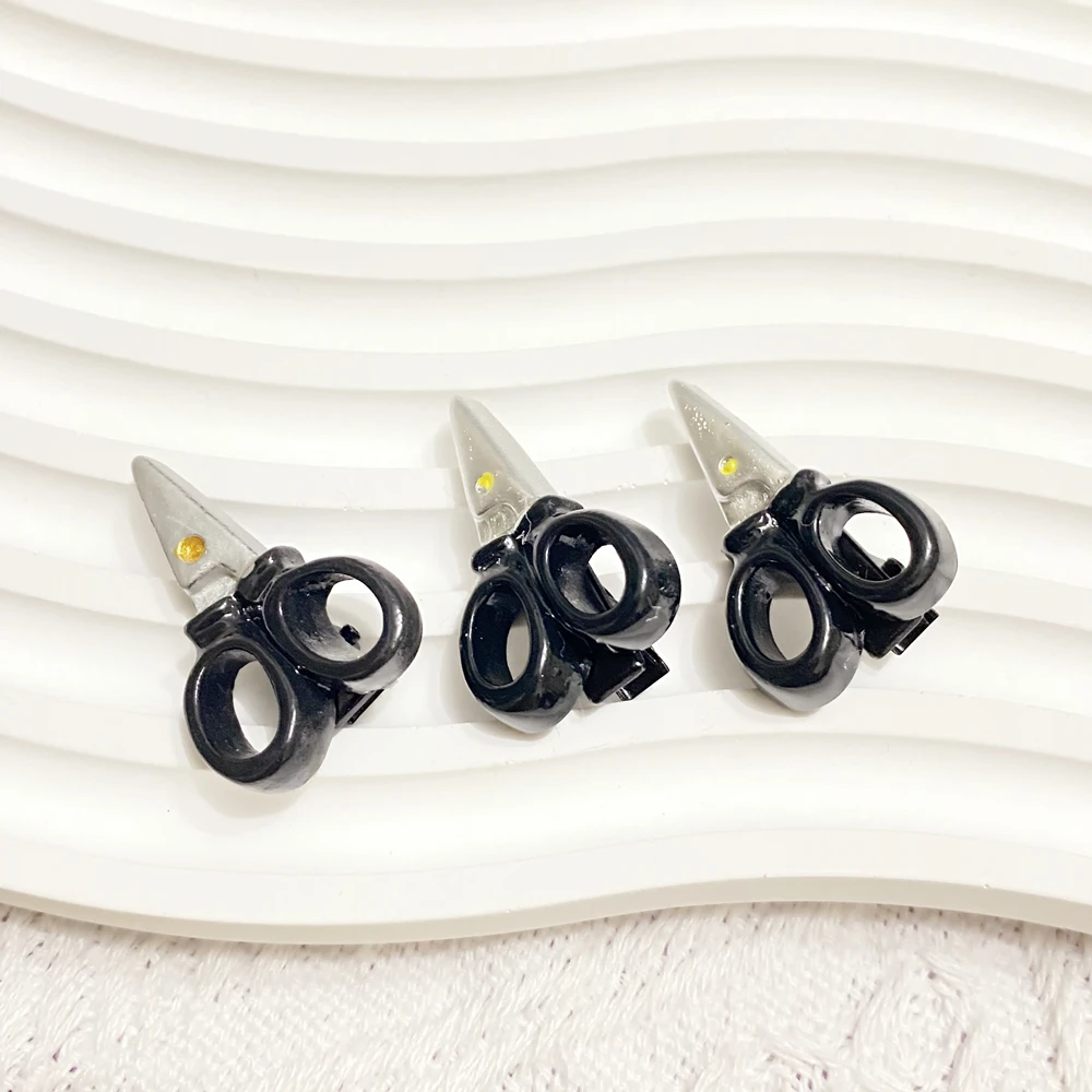 Mini Knife Hair Clip Creative Punk Tableware Hair Claw Clips Hairpin Cute Barrettes Halloween Cool Hair Accessories for Girls image 4
